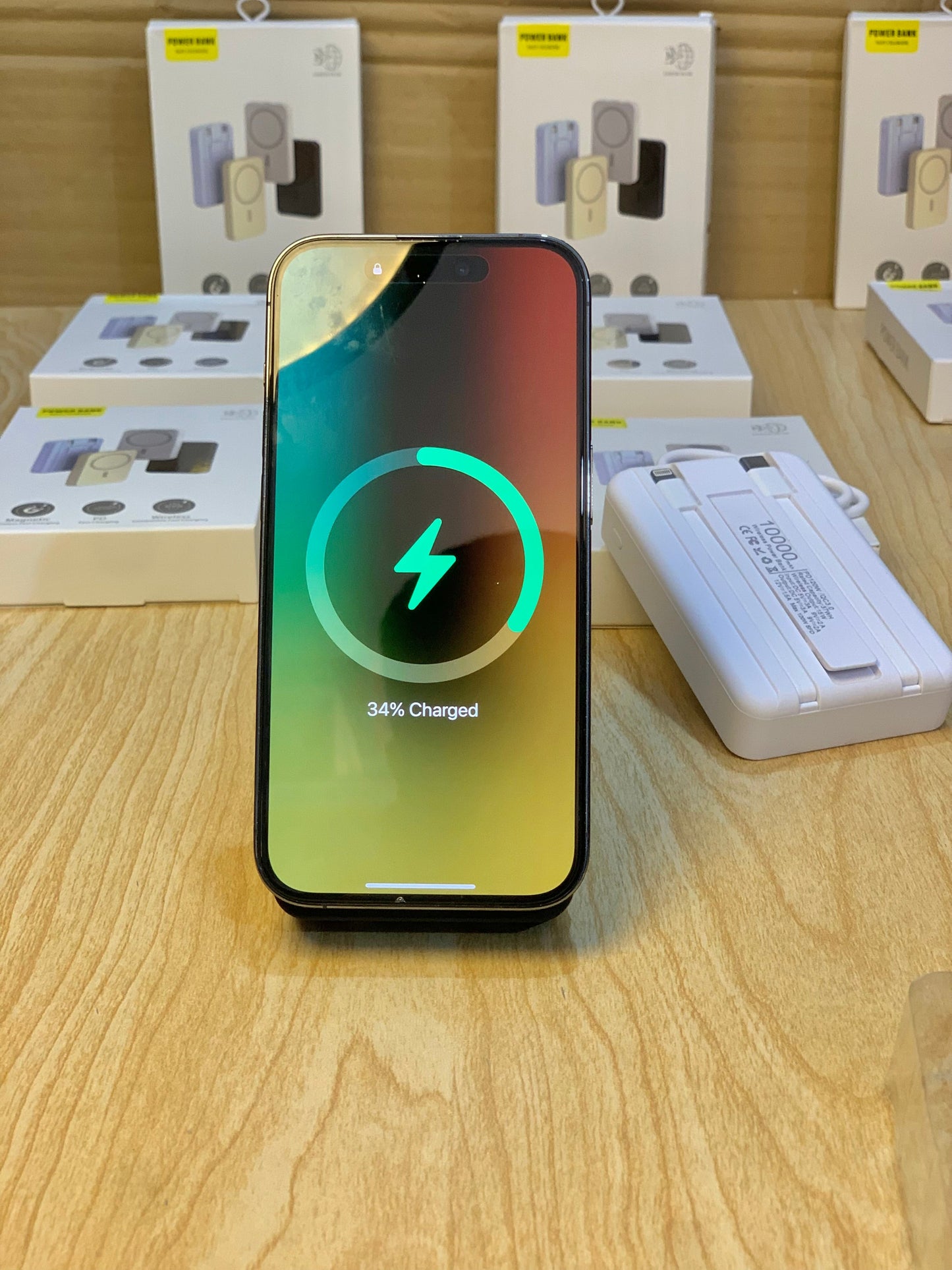 Wireless Fast charging PowerBank With Mag Safe