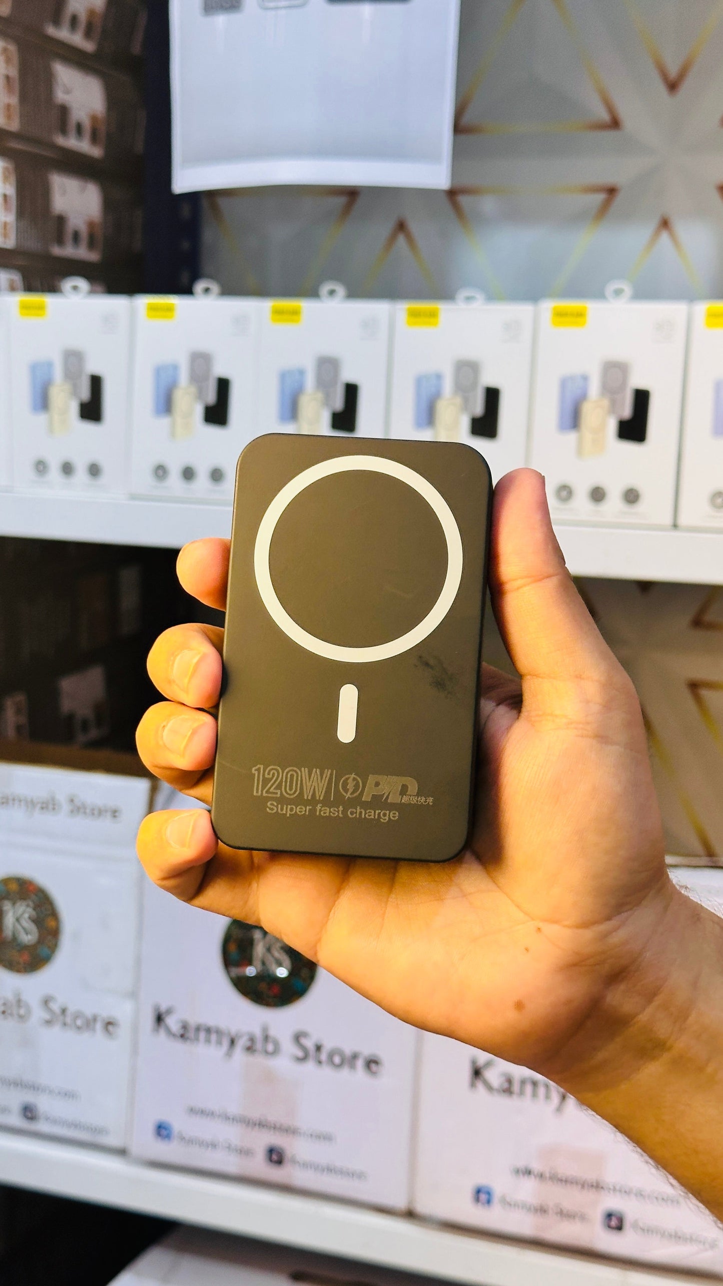 Wireless Fast charging PowerBank With Mag Safe