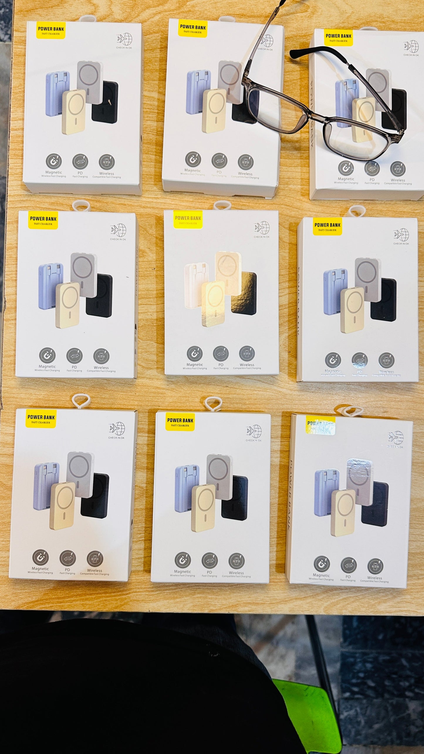 Wireless Fast charging PowerBank With Mag Safe